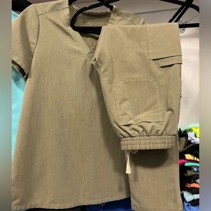 XS Heathered Olive Figs scrub set